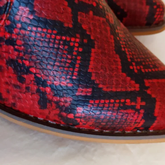 Boots - Picture 4 of 9